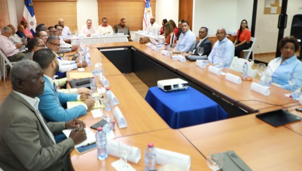 Porfirio Peralta se reúne con directores regionales Comités Consultivos